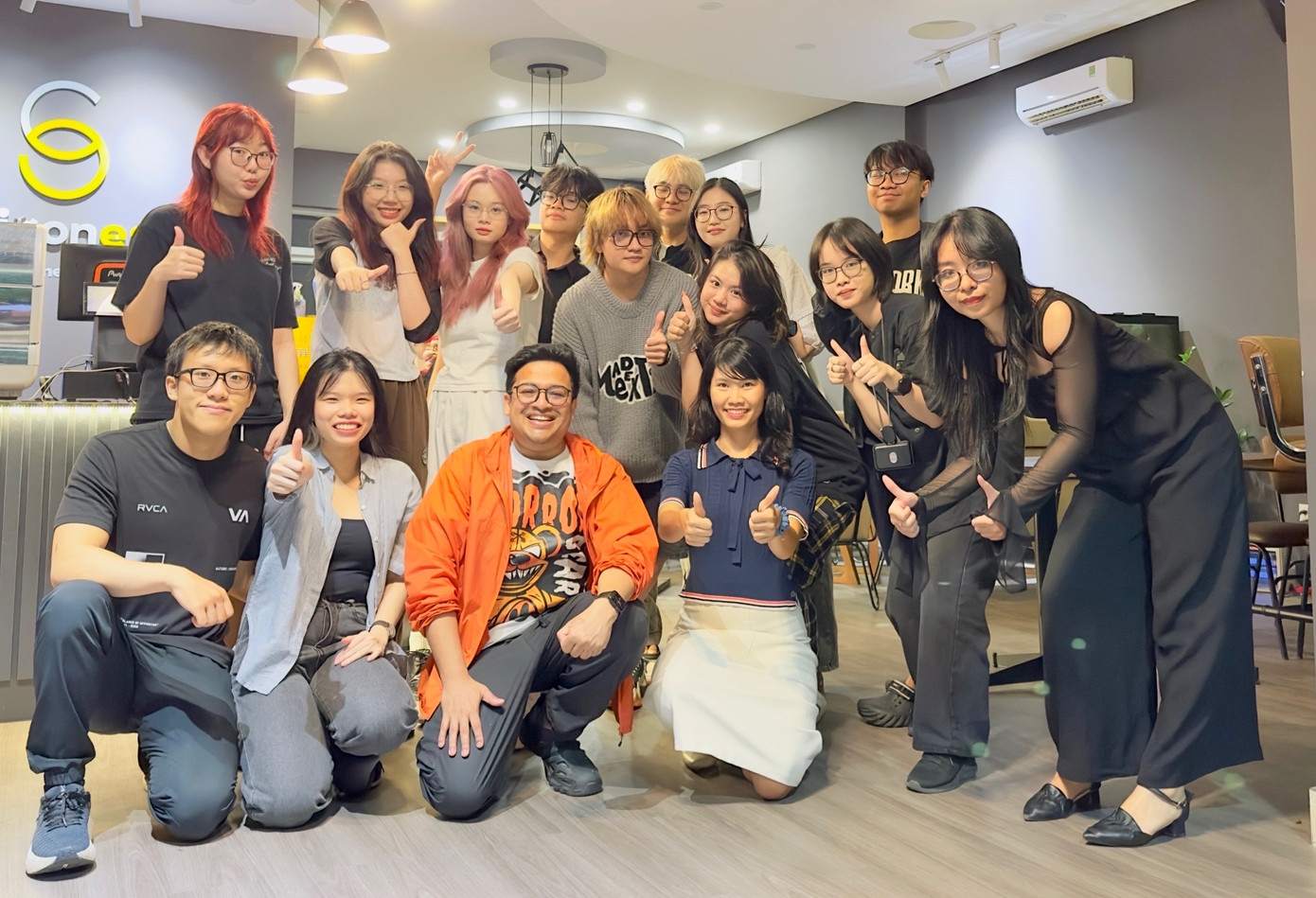 Các sinh viên giành giải D&AD New Blood Awards 2024 cùng cố vấn đến từ Đại học RMIT Việt Nam. Các sinh viên giành giải D&AD New Blood Awards 2024 cùng cố vấn đến từ Đại học RMIT Việt Nam.