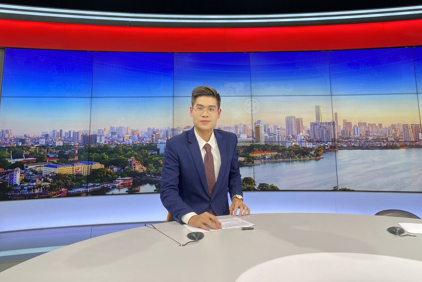 Nguyễn Hoàng Sơn từng làm việc bán thời gian tại Đài Phát thanh - Truyền hình Hà Nội khi còn theo học RMIT. (Hình: NVCC)