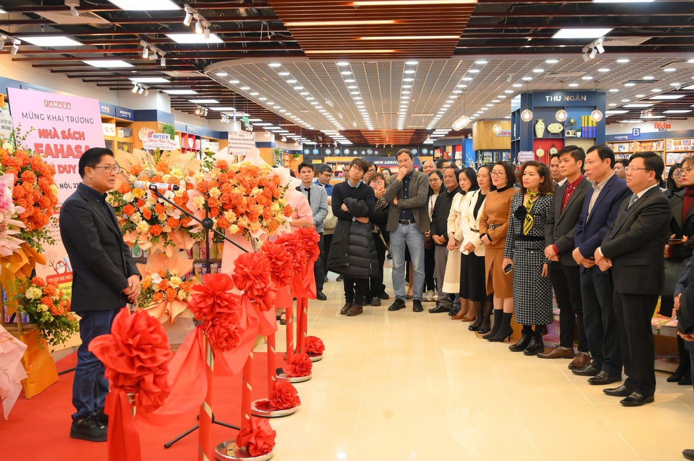 Ông Phạm Minh Thuận - Chủ tịch HĐQT Công ty FAHASA - phát biểu tại lễ khai trương.