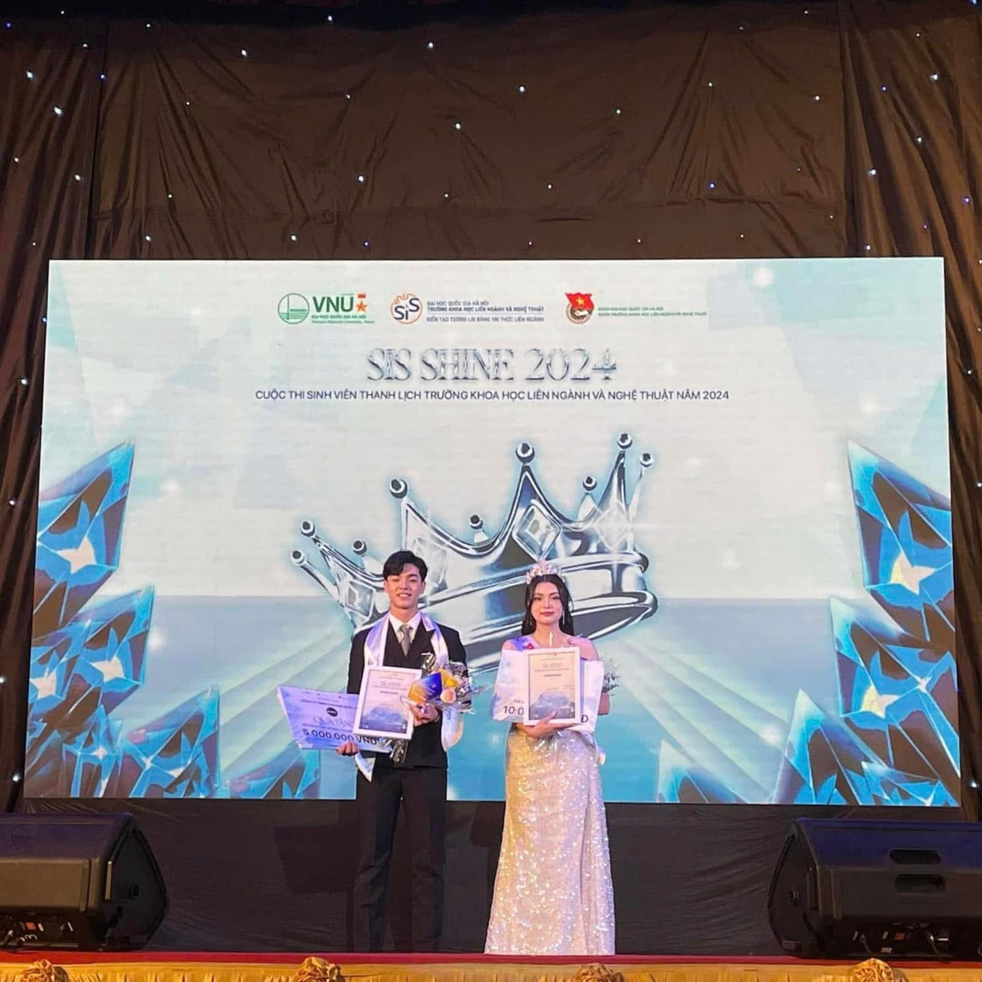 Nguyễn Đình Vương và Nguyễn Thị Hải Yến là Nam vương và Hoa khôi SIS SHINE 2024.