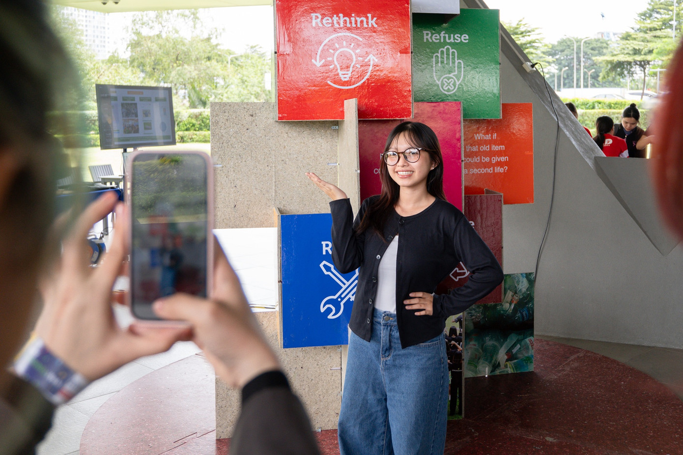 Sinh viên tham dự Tuần lễ Phát triển bền vững.