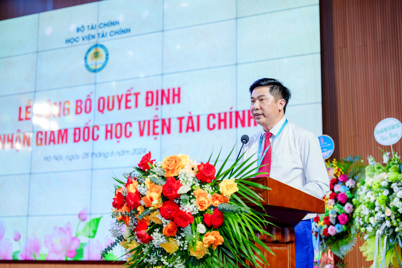 Tân Giám đốc Nguyễn Đào Tùng phát biểu nhận nhiệm vụ.