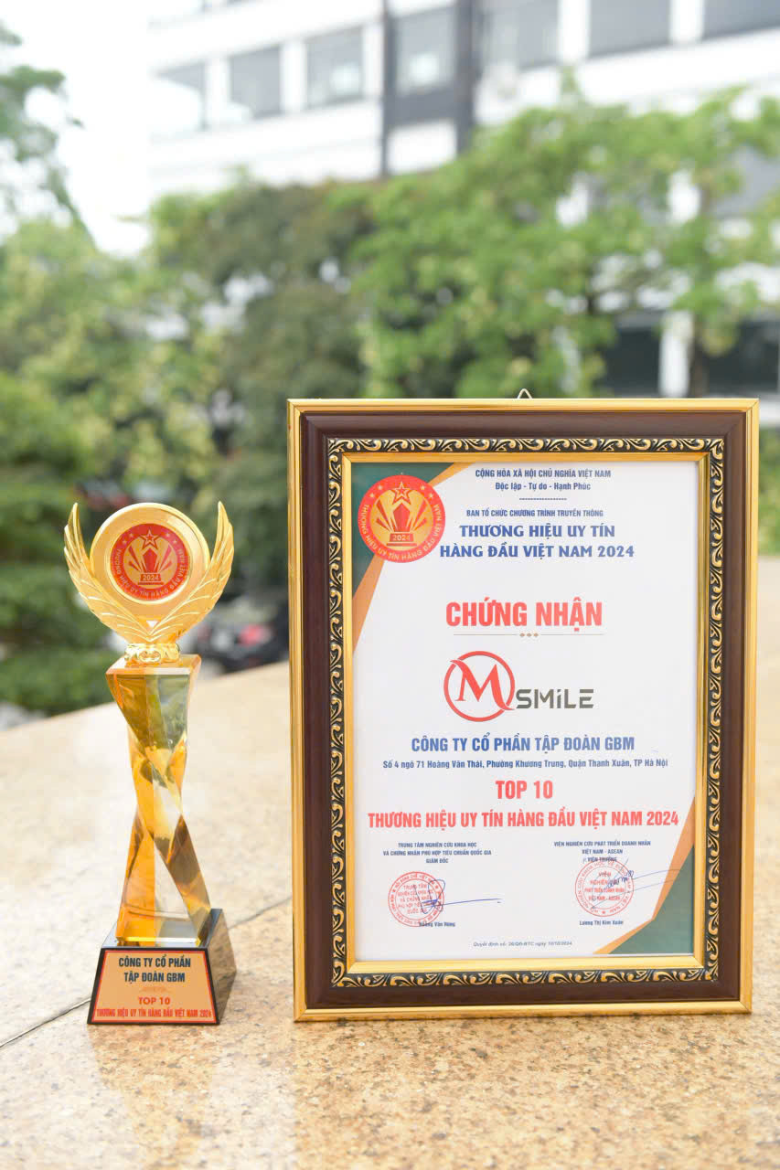 Cúp và Chứng nhận thương hiệu MSmile Top 10 Thương hiệu uy tín hàng đầu Việt Nam năm 2024.