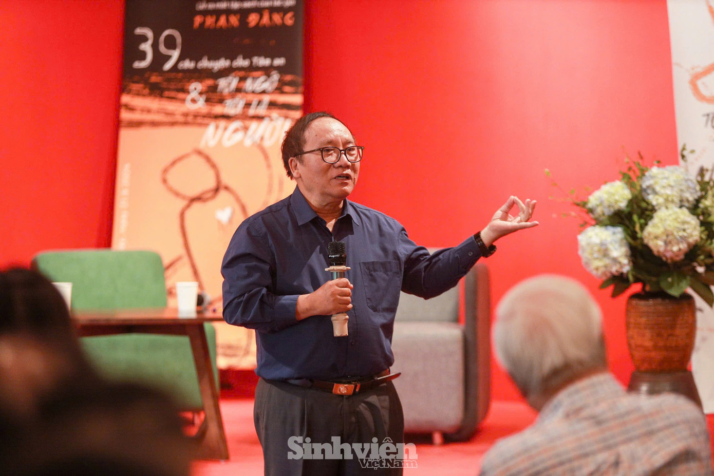 Nhà thơ Trần Đăng Khoa.