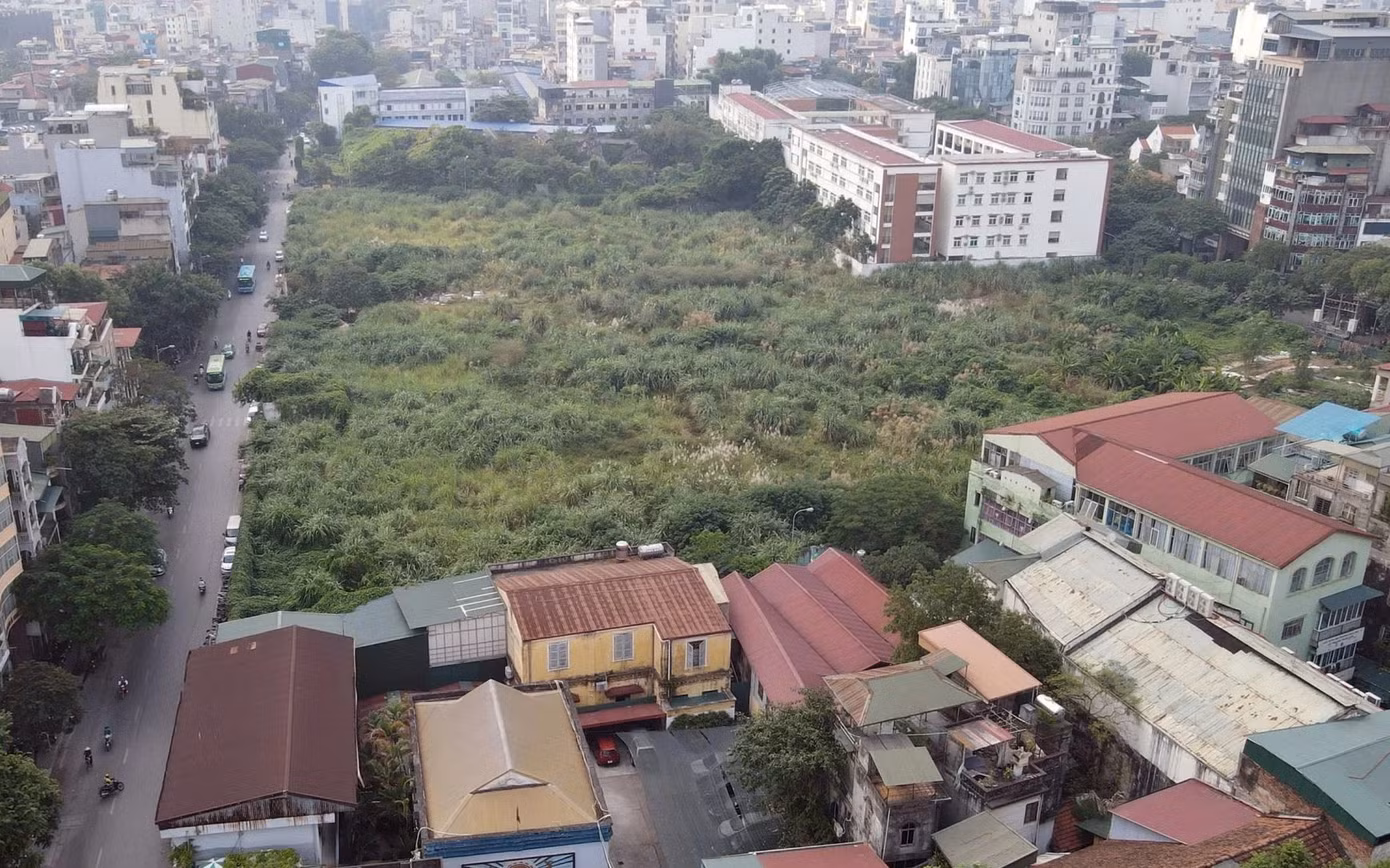 Ô đất tại số 94 Lò Đúc vẫn đang bỏ hoang (Ảnh: Hà Phong) Ô đất tại số 94 Lò Đúc vẫn đang bỏ hoang (Ảnh: Hà Phong)
