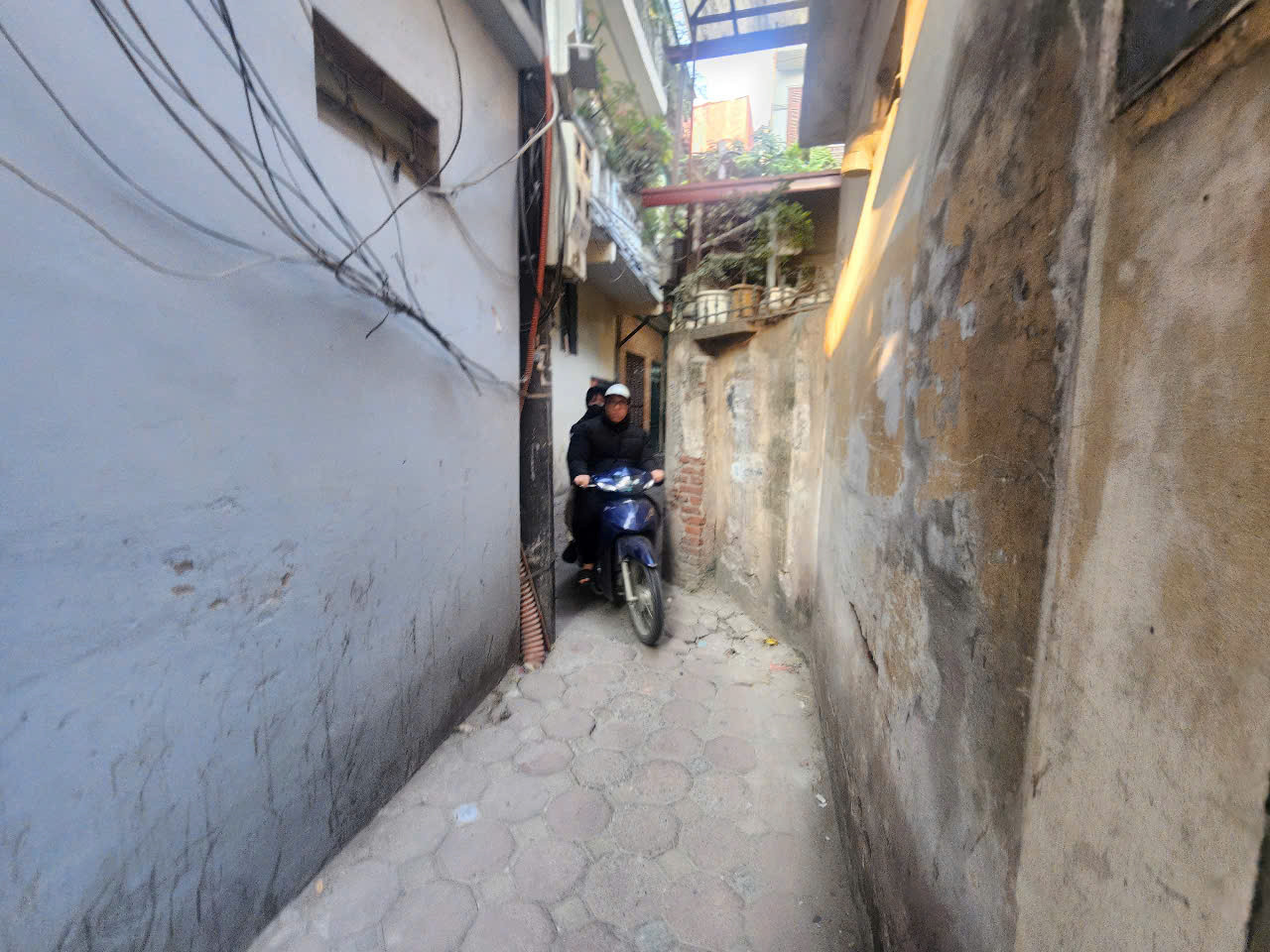 Lãnh đạo UBND phường Thượng Đình cũng cho biết, việc gỡ bỏ barie tại các ngõ nhỏ chỉ là giải pháp trước mắt. Vấn đề lâu dài là phải cải thiện hạ tầng giao thông khu vực, nhất là giờ cao điểm.