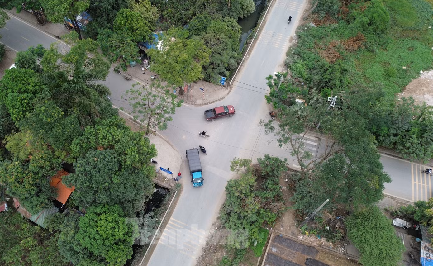 Theo đó, tổng chiều dài tuyến là 5,2km. Vị trí điểm đầu tại nút giao với đường Kỳ Vũ thuộc phường Thượng Cát (quận Bắc Từ Liêm). Điểm cuối tại nút giao với đường 23B thuộc xã Đại Mạch, huyện Đông Anh. Trong ảnh: Nút giao đường Kỳ Vũ. Theo đó, tổng chiều dài tuyến là 5,2km. Vị trí điểm đầu tại nút giao với đường Kỳ Vũ thuộc phường Thượng Cát (quận Bắc Từ Liêm). Điểm cuối tại nút giao với đường 23B thuộc xã Đại Mạch, huyện Đông Anh. Trong ảnh: Nút giao đường Kỳ Vũ.