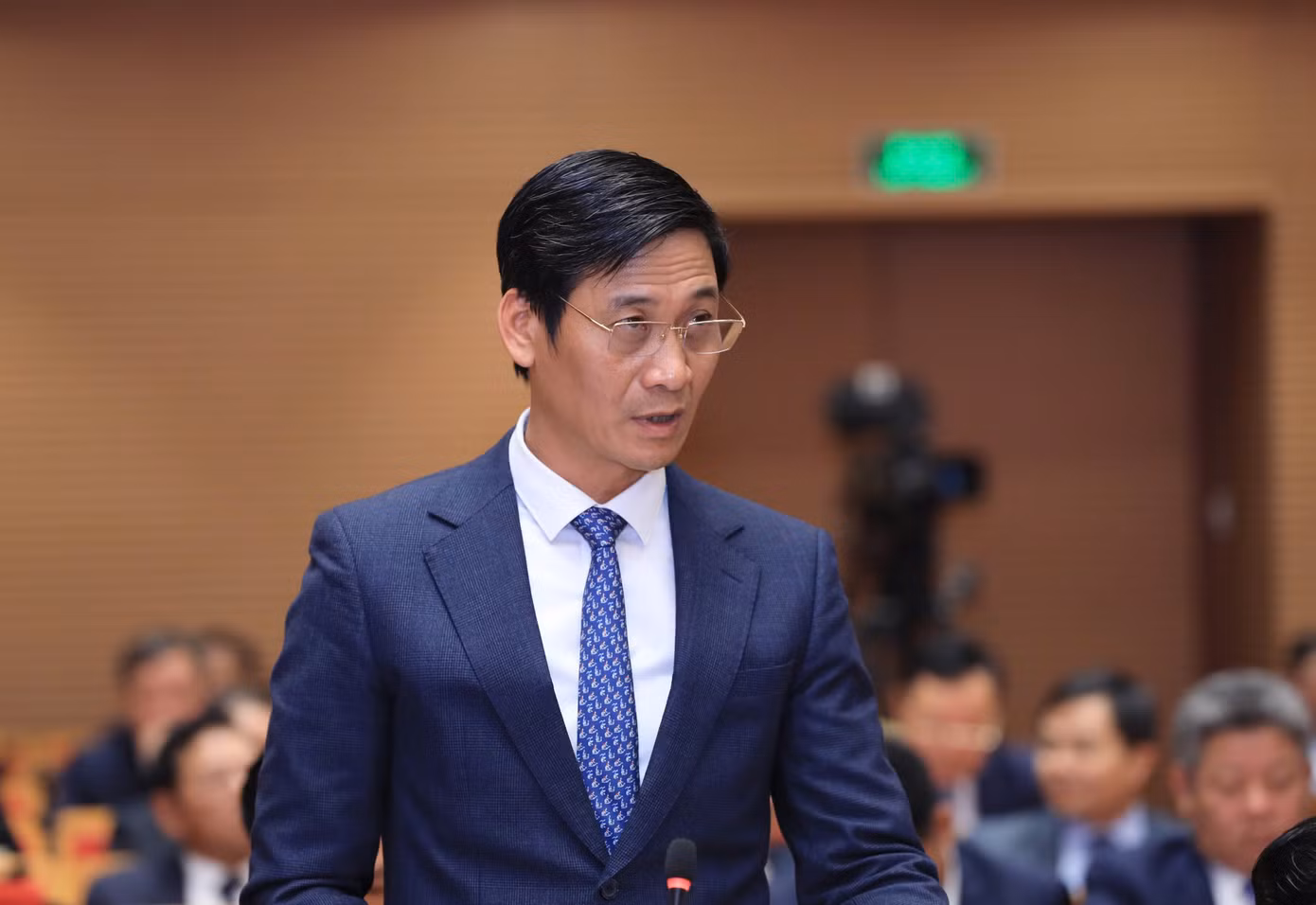 Ông Lê Thanh Nam, Giám đốc Sở TN&amp;MT Hà Nội trả lời chất vấn.