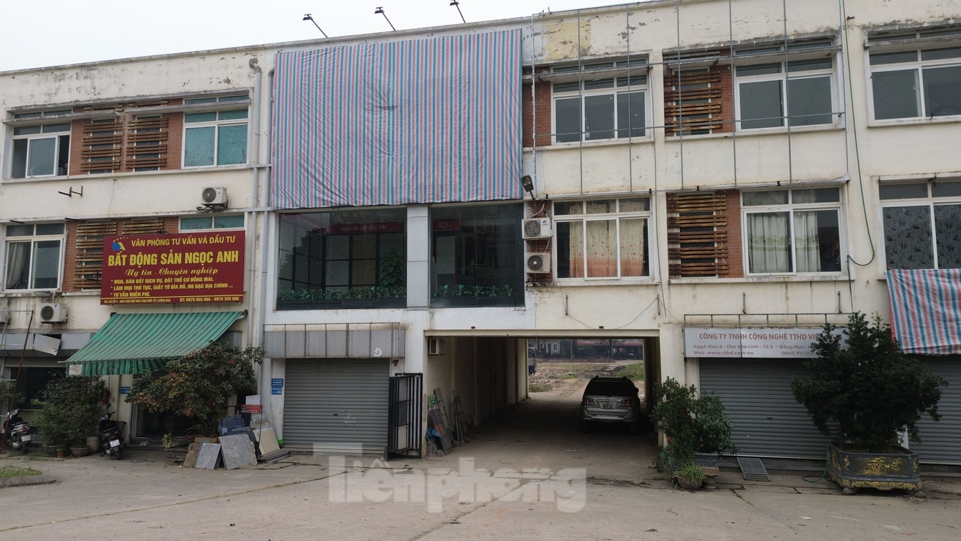 Tuy nhiên, từ nhiều năm nay chợ không hoạt động, một phần do tiểu thương không mặn mà, một phần do quá trình thực hiện dự án có nhiều sai phạm mà cơ quan chức năng buộc phải khắc phục. Tuy nhiên, từ nhiều năm nay chợ không hoạt động, một phần do tiểu thương không mặn mà, một phần do quá trình thực hiện dự án có nhiều sai phạm mà cơ quan chức năng buộc phải khắc phục.