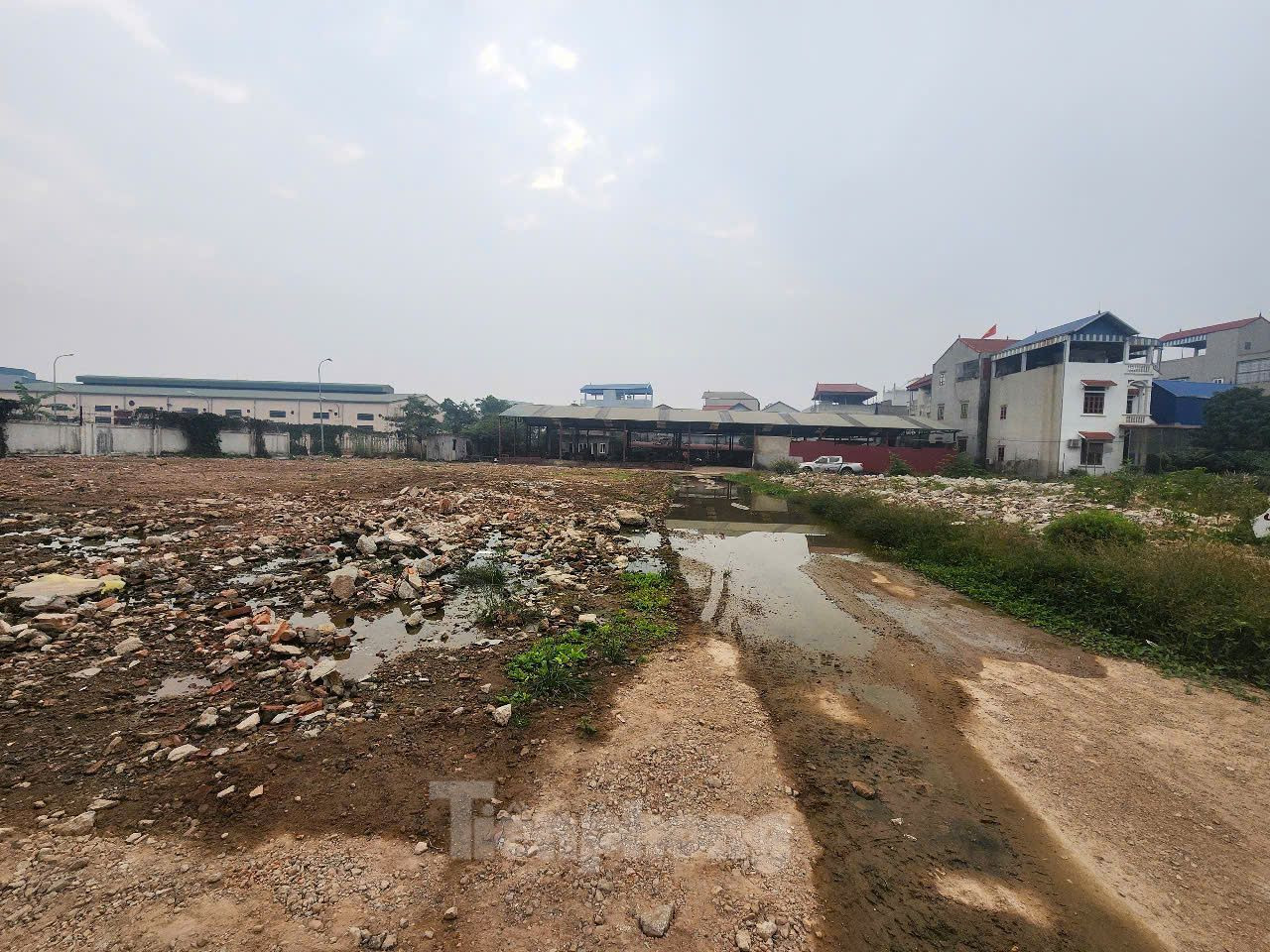 UBND quận Hà Đông cũng yêu cầu chủ đầu tư chấm dứt cho mượn diện tích mặt bằng sử dụng sai quy định. Trong thời gian chưa khắc phục xong các vi phạm, chưa được nghiệm thu PCCC, nghiệm thu công trình chủ đầu tư không được khai thác, sử dụng công trình. Đồng thời, không cho phép tổ chức, cá nhân khai thác, sử dụng công trình. UBND quận Hà Đông cũng yêu cầu chủ đầu tư chấm dứt cho mượn diện tích mặt bằng sử dụng sai quy định. Trong thời gian chưa khắc phục xong các vi phạm, chưa được nghiệm thu PCCC, nghiệm thu công trình chủ đầu tư không được khai thác, sử dụng công trình. Đồng thời, không cho phép tổ chức, cá nhân khai thác, sử dụng công trình.