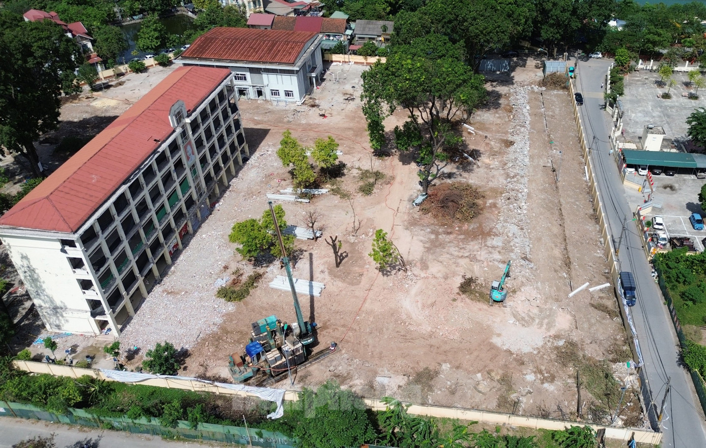 Dự án Trường THPT Việt Nam- Ba Lan đang được đơn vị thi công triển khai. Ảnh: Thanh Hiếu.