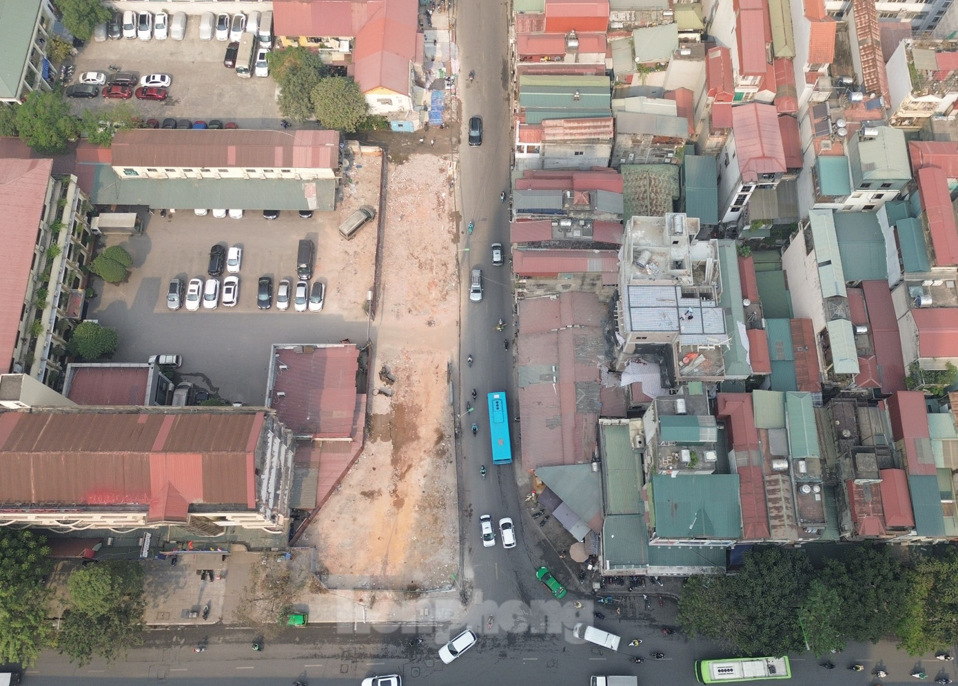 Đến ngày 1/12, ghi nhận của phóng viên cho thấy, phần lớn các công trình thuộc diện GPMB trên đường Nguyễn Tuân đã được giải tỏa. Ví như, như đoạn từ nút giao Nguyễn Trãi đến chung cư 47 Nguyễn Tuân; đoạn từ nút giao Nguyễn Huy Tưởng đến ngõ 162 Nguyễn Tuân.