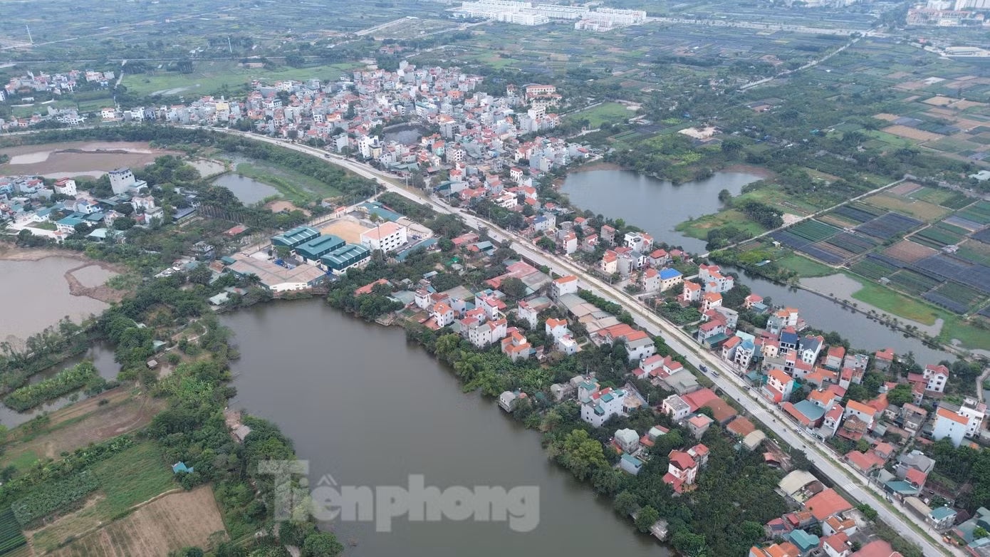 Theo UBND thành phố Hà Nội, việc đầu tư xây dựng cầu Thượng Cát bảo đảm tính đồng bộ, thông suốt, nối thông toàn tuyến đường Vành đai 3,5 từ phía Nam lên phía Bắc sông Hồng. Đồng thời, mở thêm đường kết nối phía Tây, Tây Nam Thủ đô giữa các quận, huyện phía Bắc và Nam sông Hồng. Trong ảnh: Tuyến đê Liên Mạc- Thượng Cát. Theo UBND thành phố Hà Nội, việc đầu tư xây dựng cầu Thượng Cát bảo đảm tính đồng bộ, thông suốt, nối thông toàn tuyến đường Vành đai 3,5 từ phía Nam lên phía Bắc sông Hồng. Đồng thời, mở thêm đường kết nối phía Tây, Tây Nam Thủ đô giữa các quận, huyện phía Bắc và Nam sông Hồng. Trong ảnh: Tuyến đê Liên Mạc- Thượng Cát.