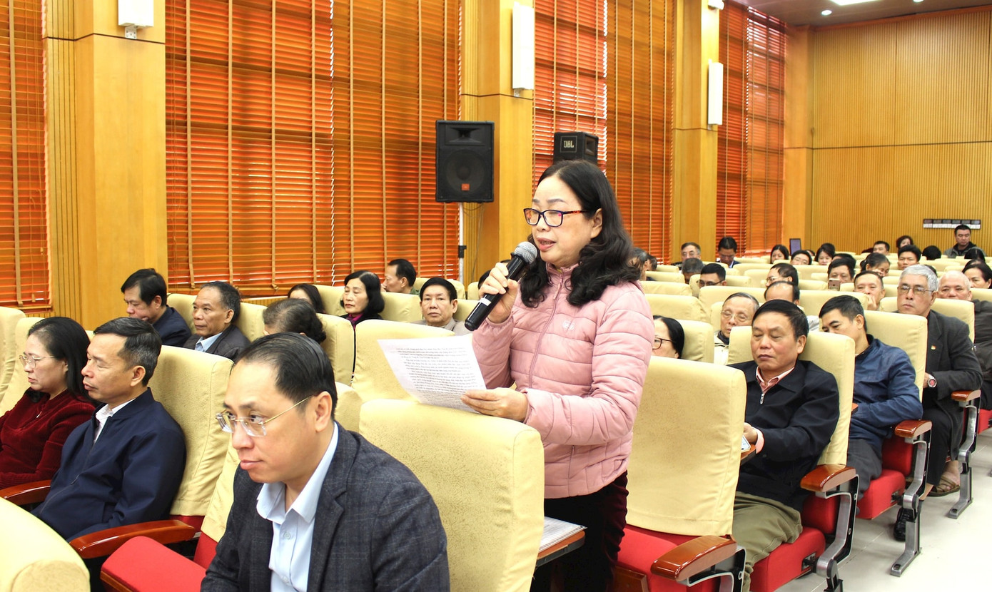 Cử tri nêu ý kiến tại buổi tiếp xúc cử tri sáng ngày 27/12.