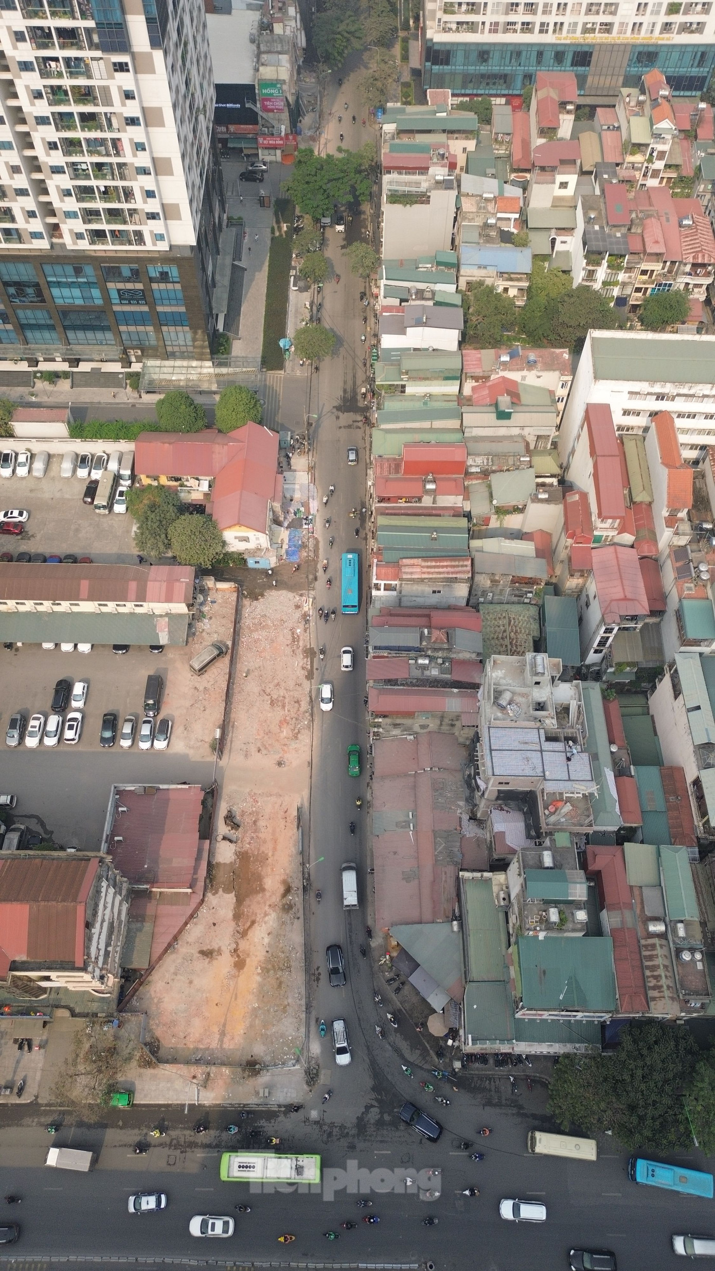 Theo UBND quận Thanh Xuân, Dự án cải tạo, mở rộng theo quy hoạch tuyến phố Nguyễn Tuân có tổng diện tích đất thu hồi GPMB là 14.334 m2 đất của 11 tổ chức và 160 hộ gia đình, cá nhân. Điểm đầu dự án giao đường Nguyễn Trãi, điểm cuối đến ngõ 162 Nguyễn Tuân, dài 720m, được mở rộng trên cơ sở đường hiện có.