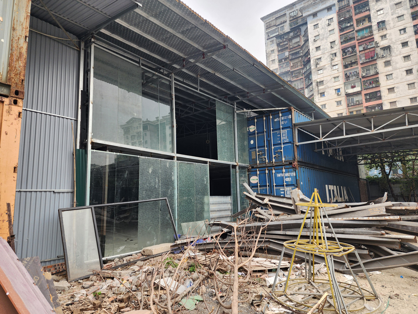 Năm 2005, UBND thành phố Hà Nội có Quyết định thu hồi 85.000m2 đất để xây dựng Dự án đầu tư xây dựng hạ tầng kỹ thuật Khu di dân Đền Lừ III và đấu giá quyền sử dụng đất phường Hoàng Văn Thụ.