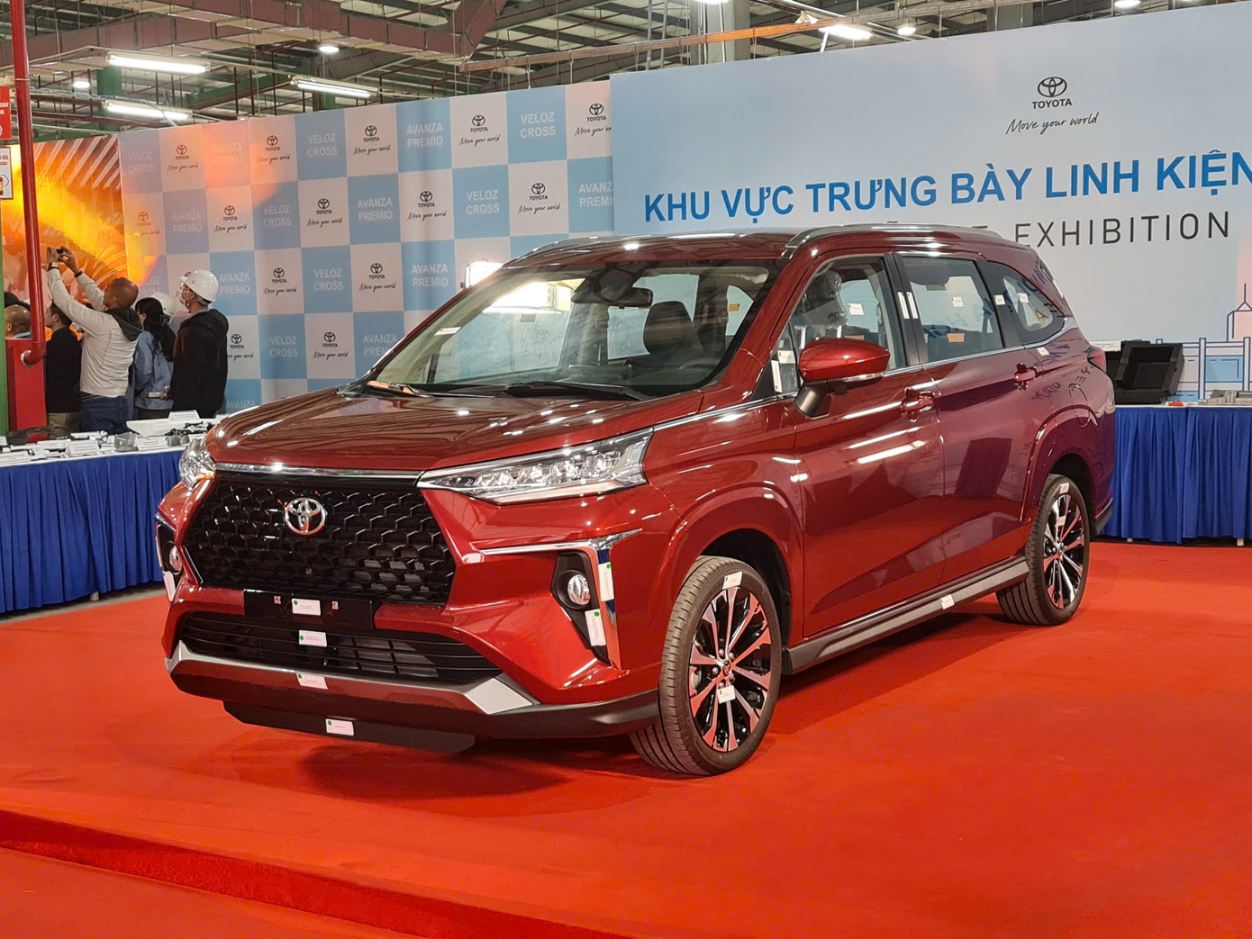 Dòng MPV Toyota Veloz Cross được ưu đãi 100% lệ phí trước bạ. Dòng MPV Toyota Veloz Cross được ưu đãi 100% lệ phí trước bạ.