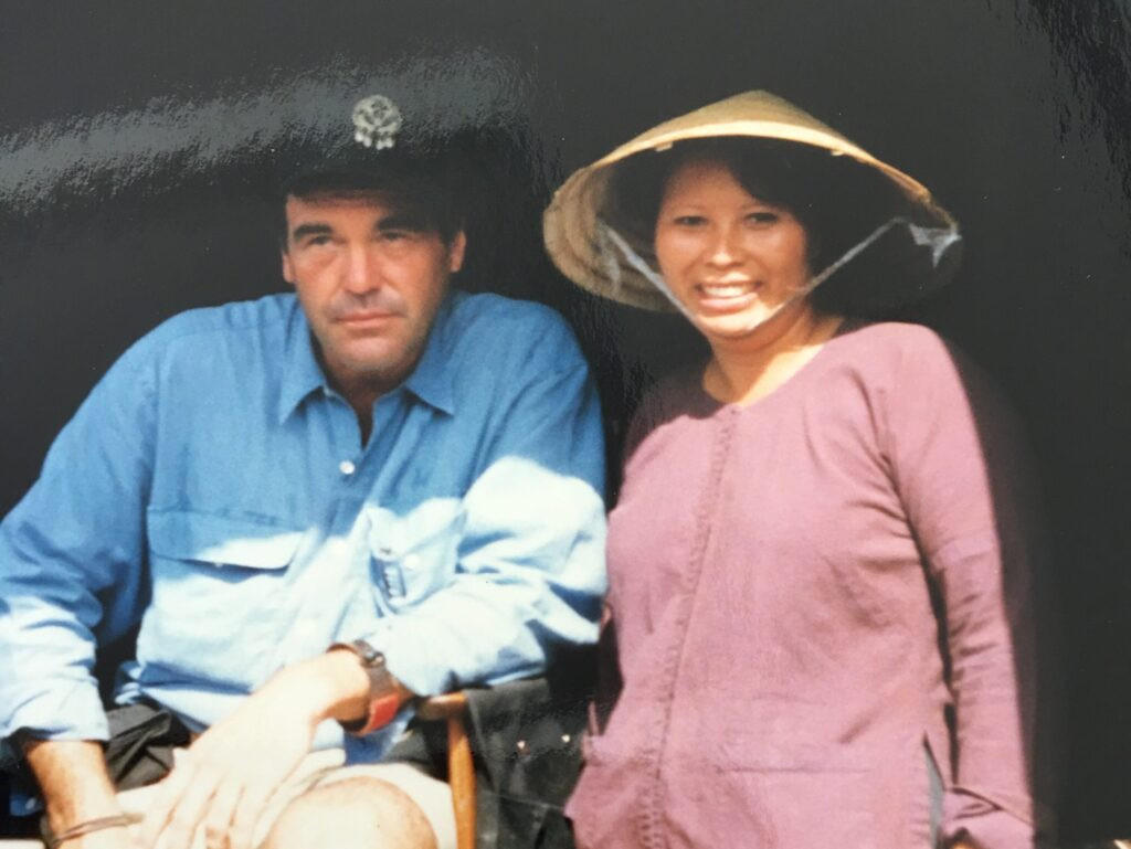 Bà Lệ Lý và Oliver Stone.