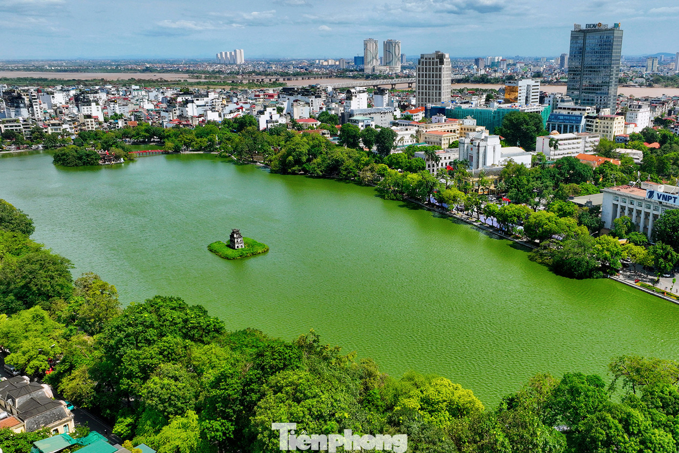 Toàn cảnh hồ Hoàn Kiếm trong những ngày đầu tháng 10/2024. Toàn cảnh hồ Hoàn Kiếm trong những ngày đầu tháng 10/2024.
