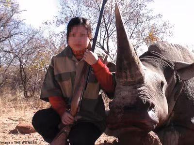 Một nữ thợ săn tê giác người Việt Nam tại Nam Phi (nguồn Traffic)