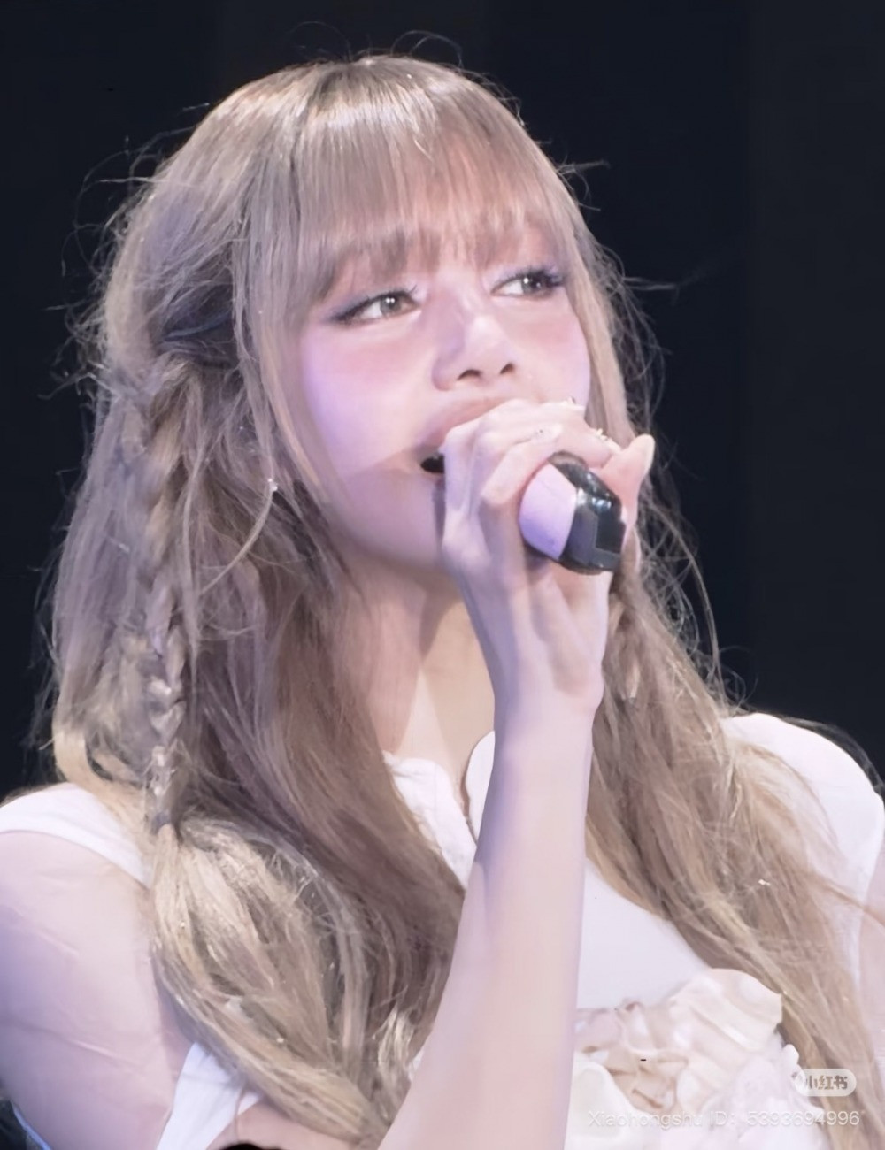 Những khoảnh khắc mê hồn của Lisa trong concert Deadline. Những khoảnh khắc mê hồn của Lisa trong concert Deadline.