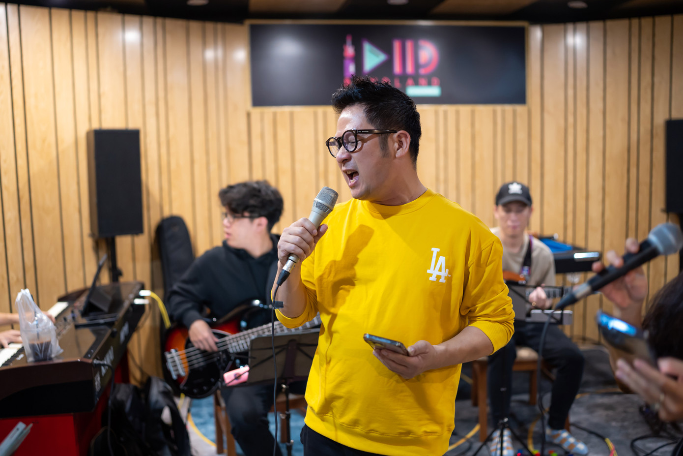 Bằng Kiều trong buổi tập cho đêm nhạc Cảm ơn tình yêu 14/2 tại Cung VH Hữu Nghị, Hà Nội Ảnh: NVCC. Bằng Kiều trong buổi tập cho đêm nhạc Cảm ơn tình yêu 14/2 tại Cung VH Hữu Nghị, Hà Nội Ảnh: NVCC.