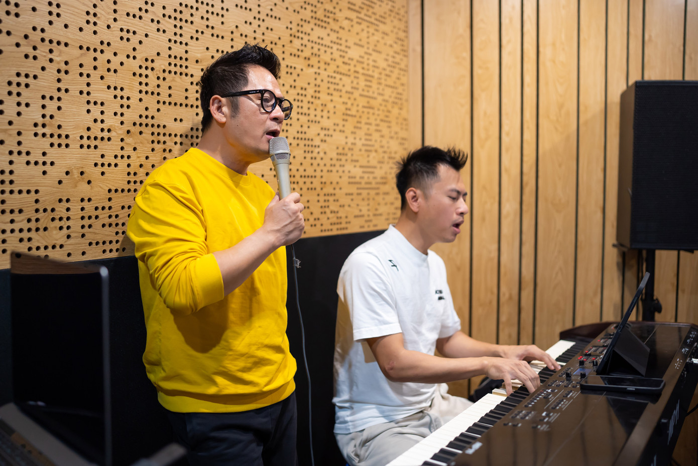 Bằng Kiều và giám đốc âm nhạc Dương Cầm. Ảnh: NVCC. Bằng Kiều và giám đốc âm nhạc Dương Cầm. Ảnh: NVCC.