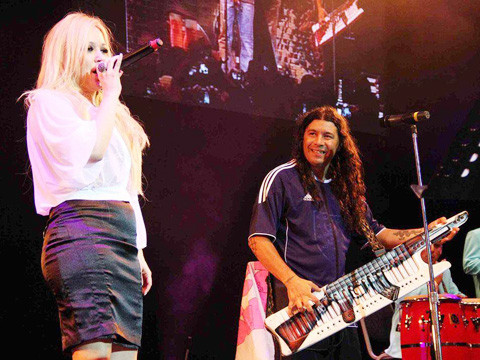 Nhờ bố kèm bồ, ngôi sao Aguero vẫn thất tình ảnh 1