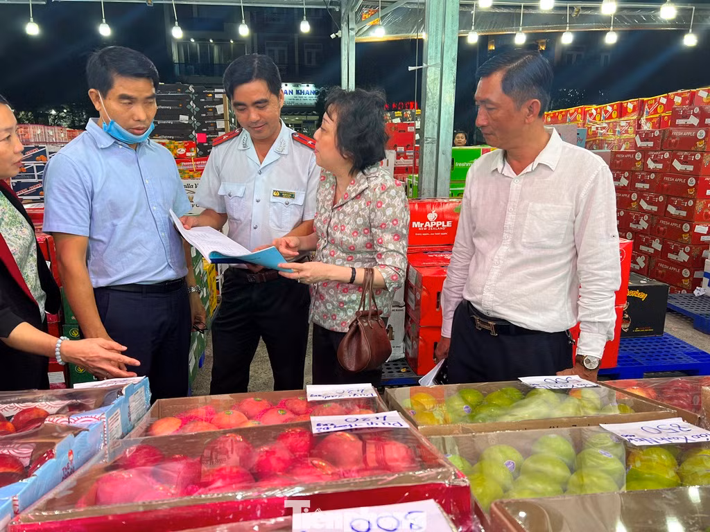 Ban Quản lý An toàn thực phẩm kiểm tra chợ đầu mối dịp cận Tết cổ truyền hồi cuối năm 2022