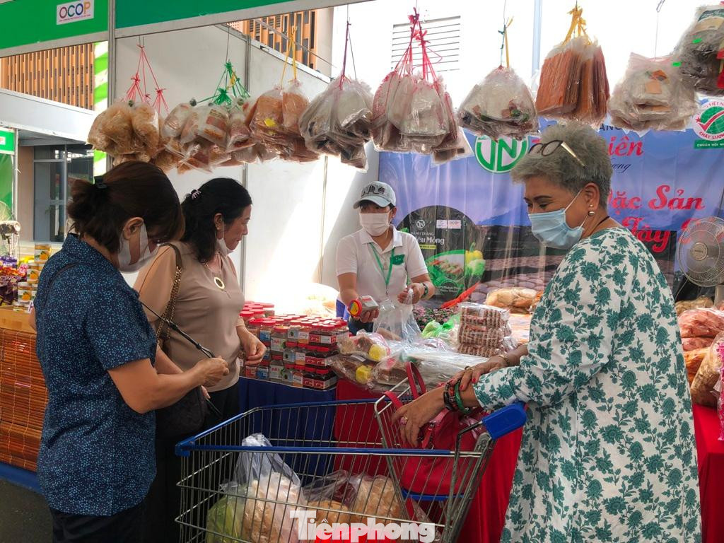 Chương trình "Tuần hàng OCOP" diễn ra tại siêu thị MM Mega Market An Phú (TP Thủ Đức) từ ngày 10-13/11.