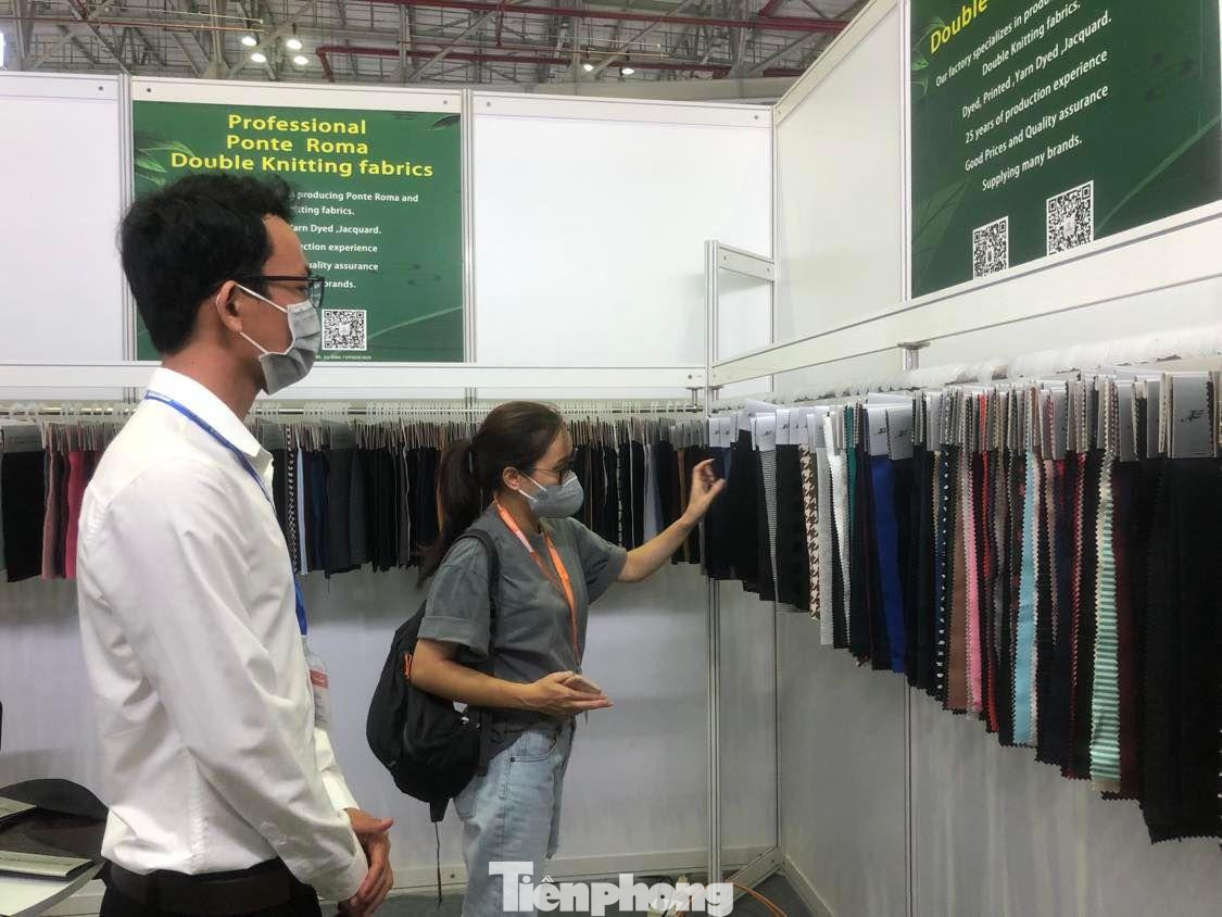 Doanh nghiệp tìm hiểu vải nhập từ Trung Quốc Doanh nghiệp tìm hiểu vải nhập từ Trung Quốc