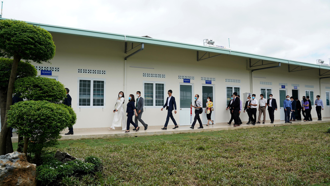 Đại biểu đi thăm trang trại