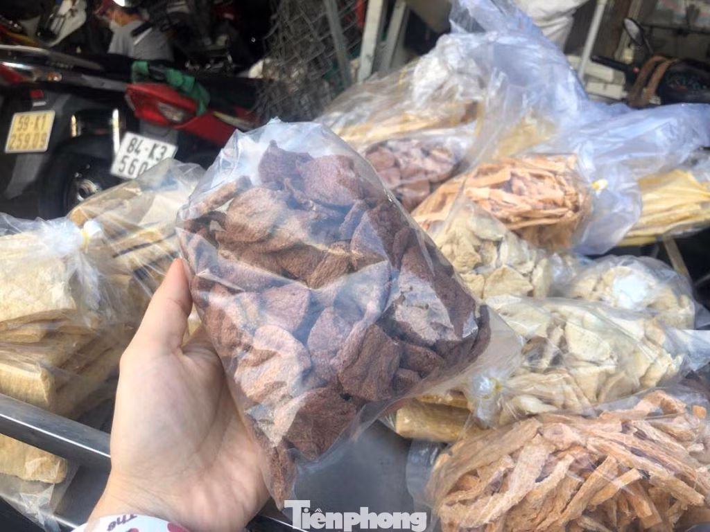 Các loại thực phẩm chay khô đóng gói có giá 20.000 đồng/kg
