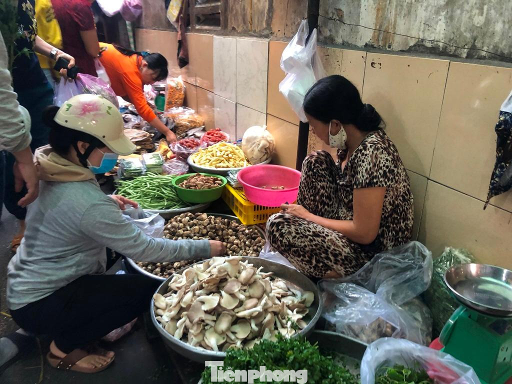 Nấm tươi có giá từ 8.000-12.000 đồng/lạng