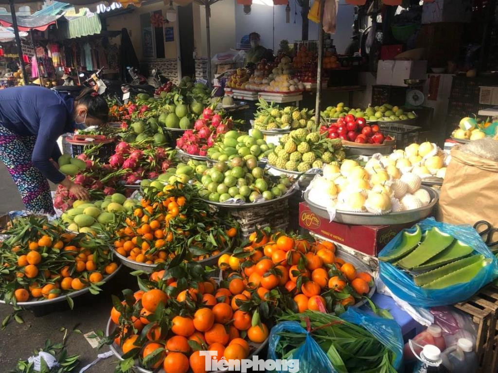 Trái cây về chợ phục vụ rằm