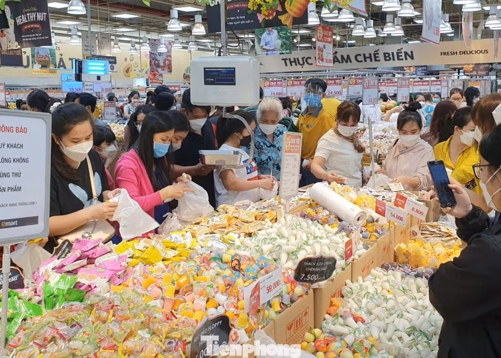 Tấp nập người dân sắm Tết