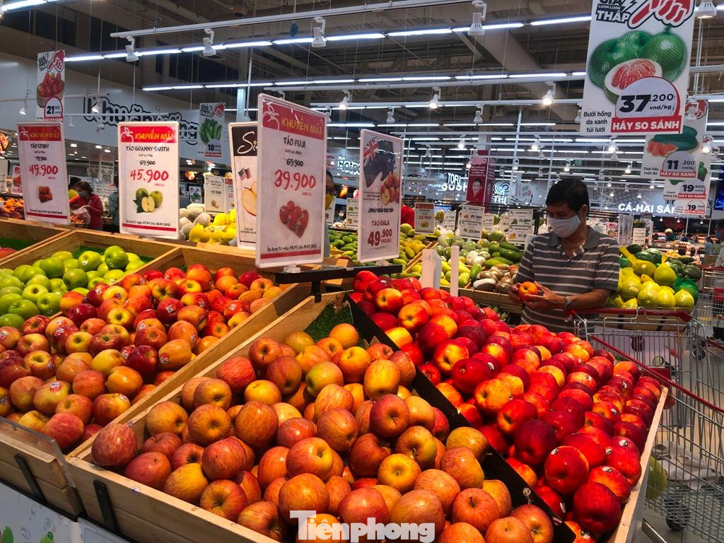 Trái cây, rau củ đầy quầy kệ Trái cây, rau củ đầy quầy kệ