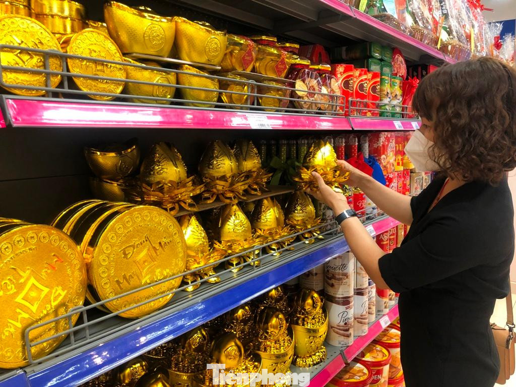 Nhiều quà tặng đẹp mắt được trưng bày tại siêu thị Nhiều quà tặng đẹp mắt được trưng bày tại siêu thị