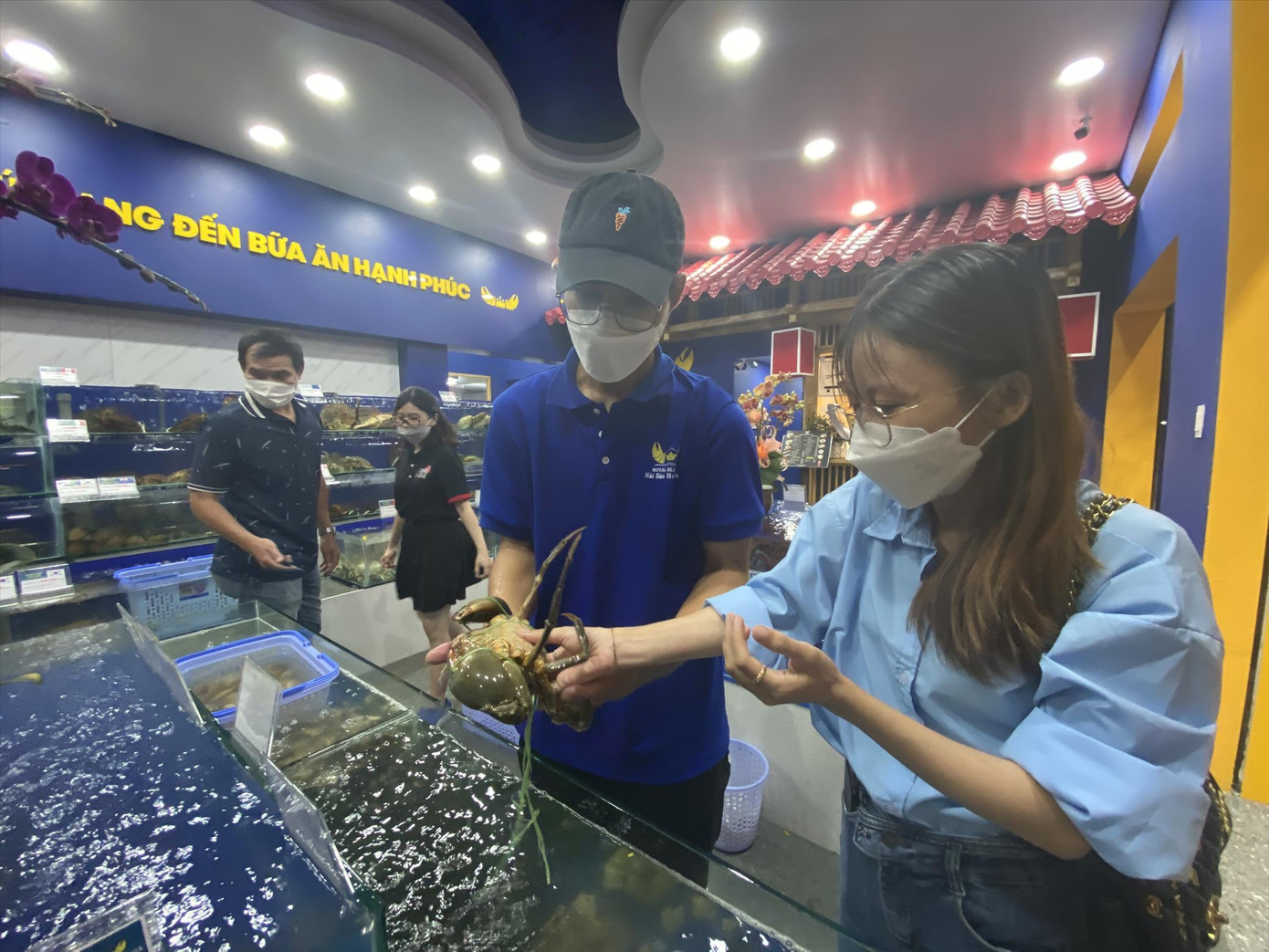 Hải sản được nhiều khách hàng lựa chọn ăn lễ