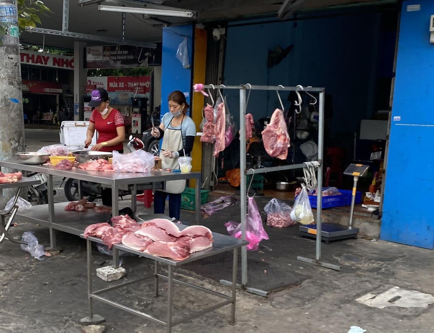 Điểm kinh doanh thịt heo dọc quốc lộ 22, phường Trung Mỹ Tây, quận 12 Điểm kinh doanh thịt heo dọc quốc lộ 22, phường Trung Mỹ Tây, quận 12