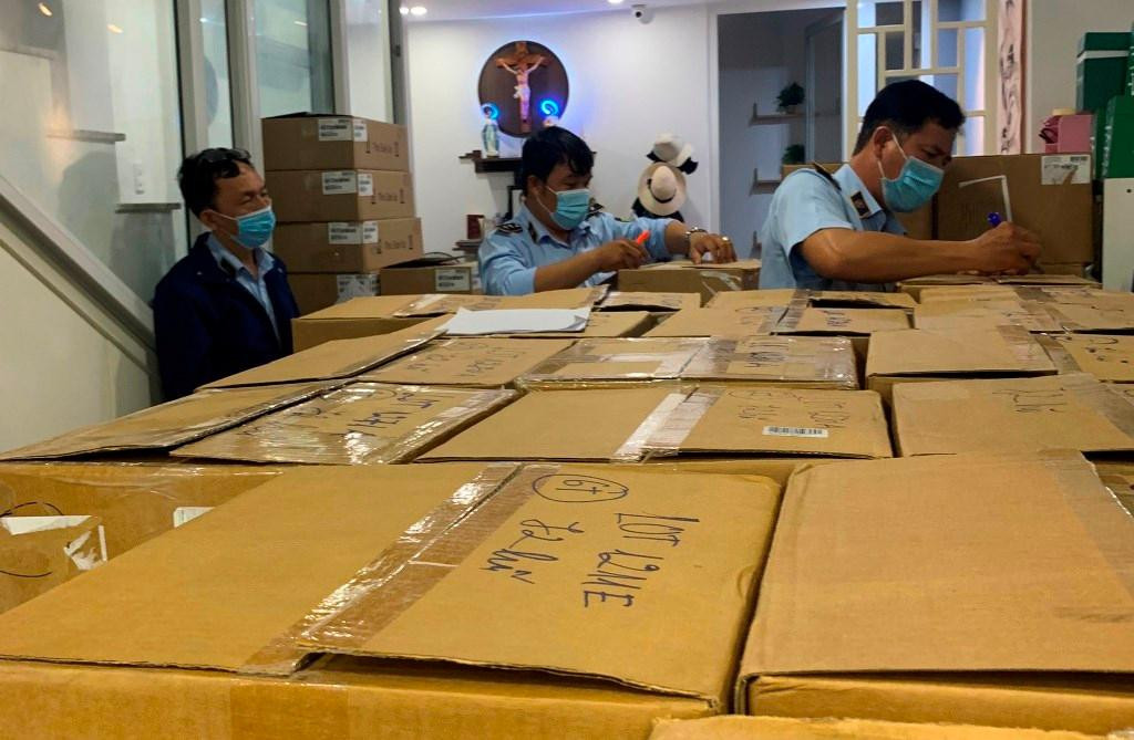 Lô mỹ phẩm không giấy tờ được chất đầy căn nhà 5 tầng