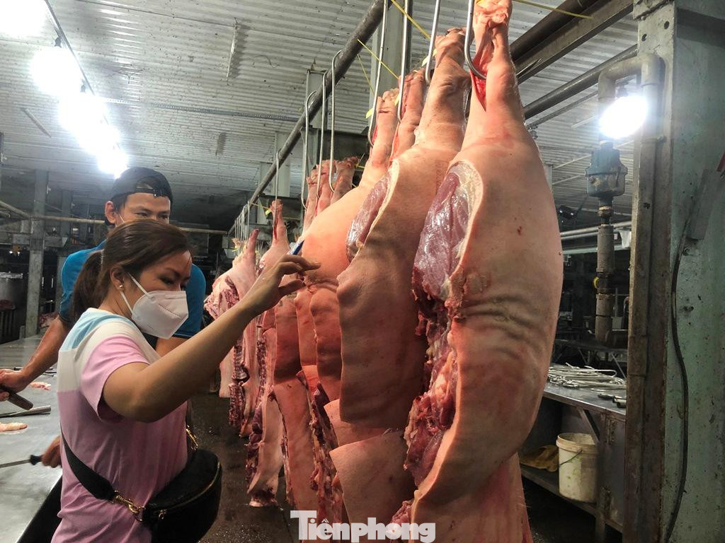 Tính từ nửa tháng qua, heo mảnh tại chợ đầu mối đã tăng khoảng 10.000 - 12.000 đồng/kg