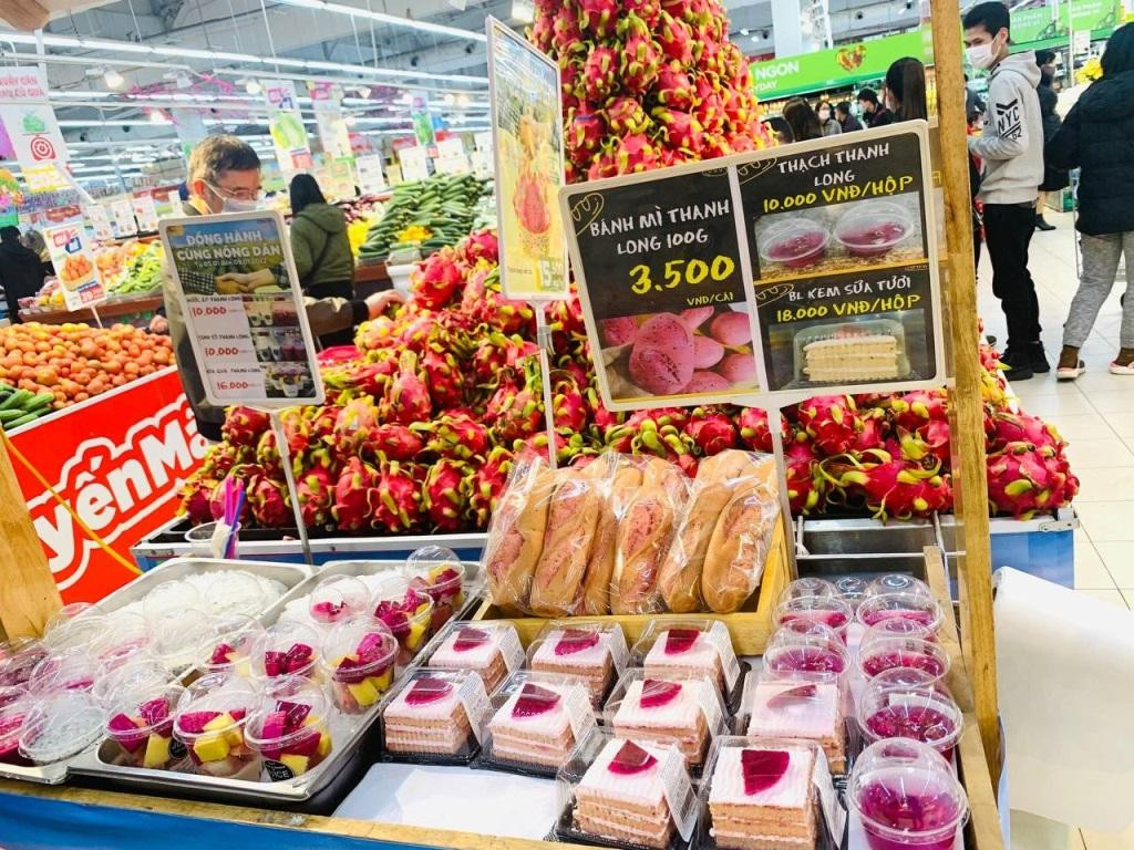 Thanh long được chế biến thành nhiều sản phẩm khác nhau như bánh mì, rau câu, sinh tố... Thanh long được chế biến thành nhiều sản phẩm khác nhau như bánh mì, rau câu, sinh tố...