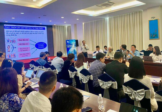 Các chuyên gia chia sẻ tại hội thảo