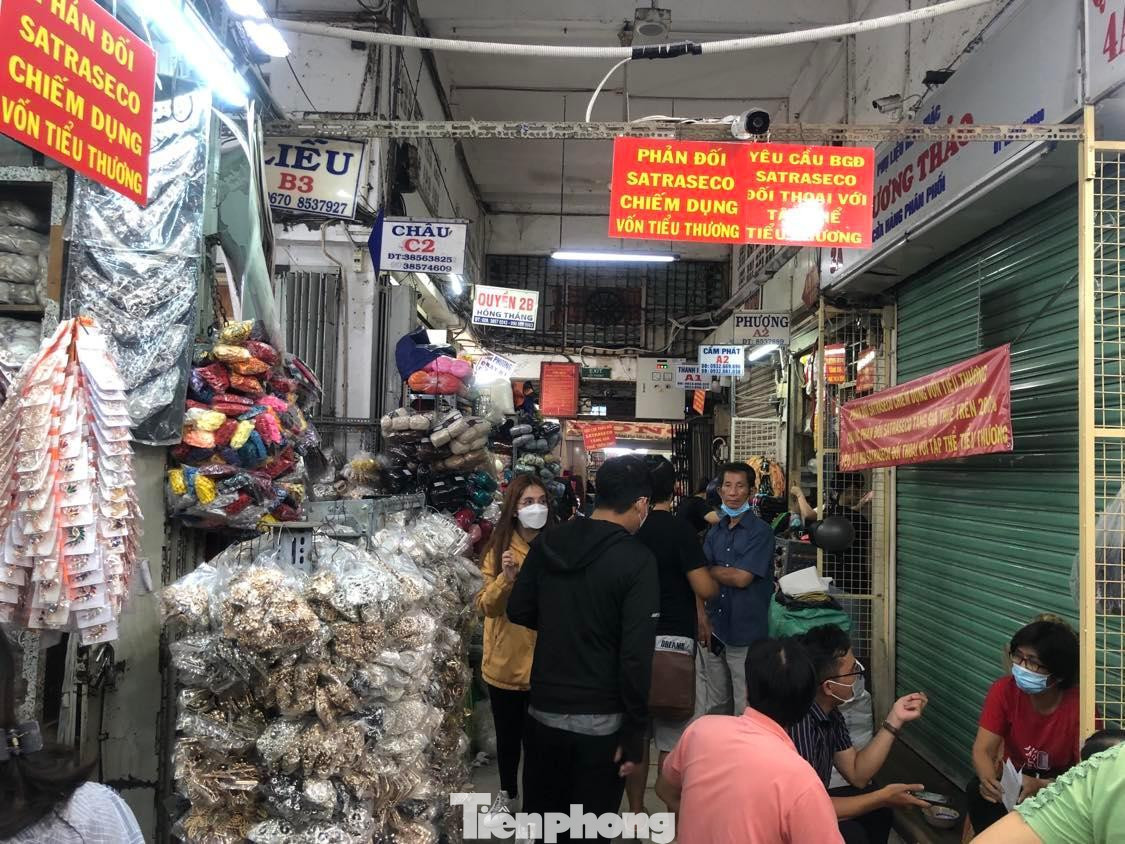 Nhiều tiểu thương chợ Đại Quang Minh phản ứng khi quầy sạp bị tăng giá hơn 100% Nhiều tiểu thương chợ Đại Quang Minh phản ứng khi quầy sạp bị tăng giá hơn 100%