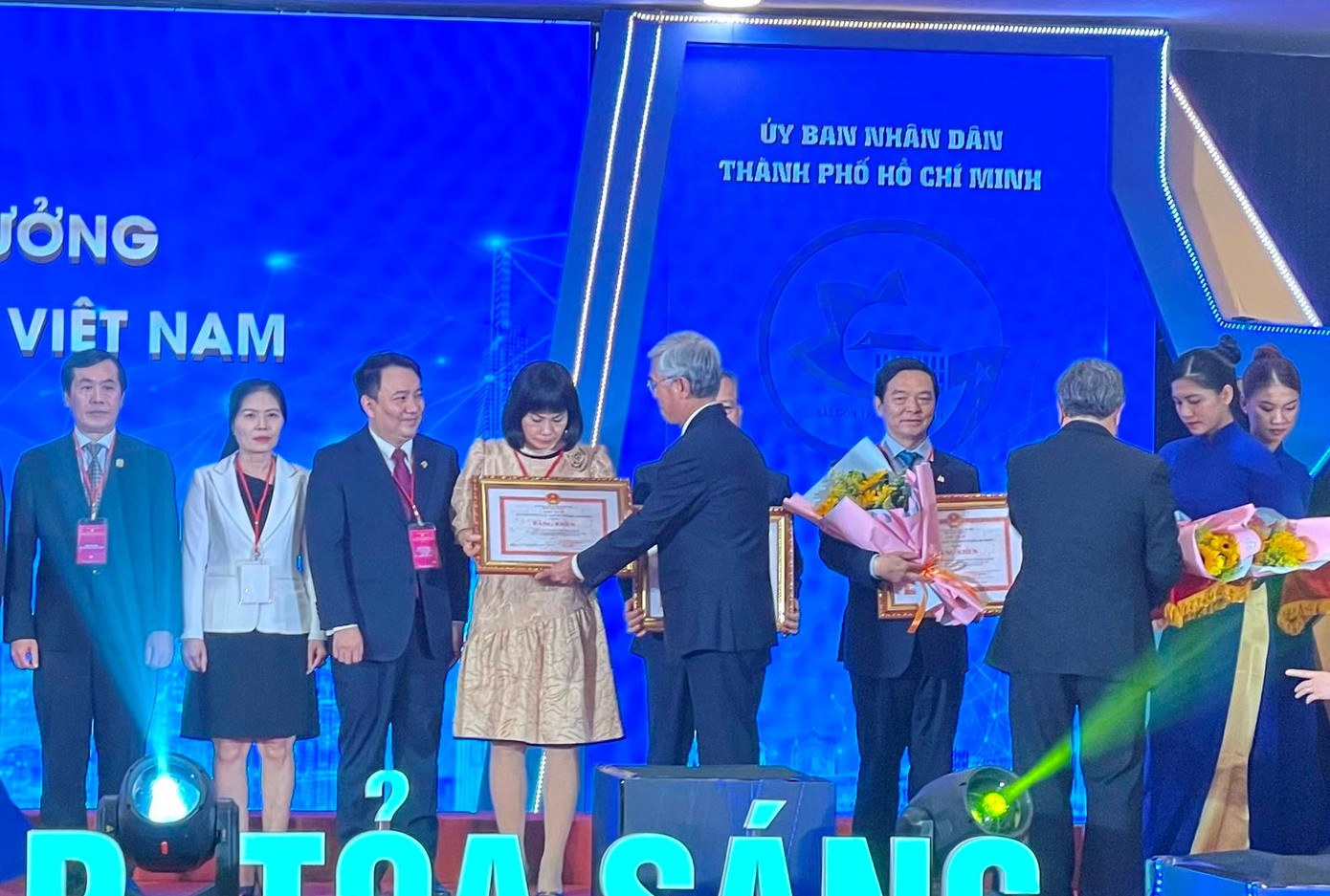 Các doanh nhân, doanh nghiệp tiêu biểu của TPHCM được tuyên dương chiều 13/10