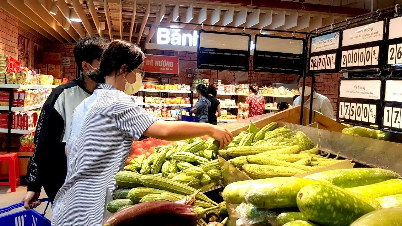 Nhiều chương trình khuyến mãi, kích cầu mua sắm tại siêu thị kéo dài đến 15/9