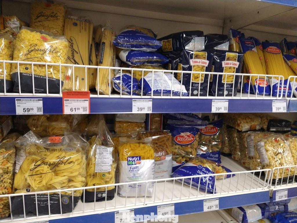 Các mặt hàng nhiều, giá cả ổn định...