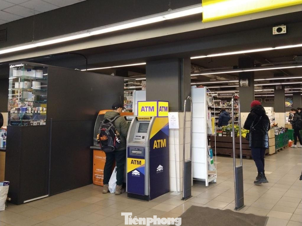 Siêu thị cũng không quá đông người trong ngày 25/2.