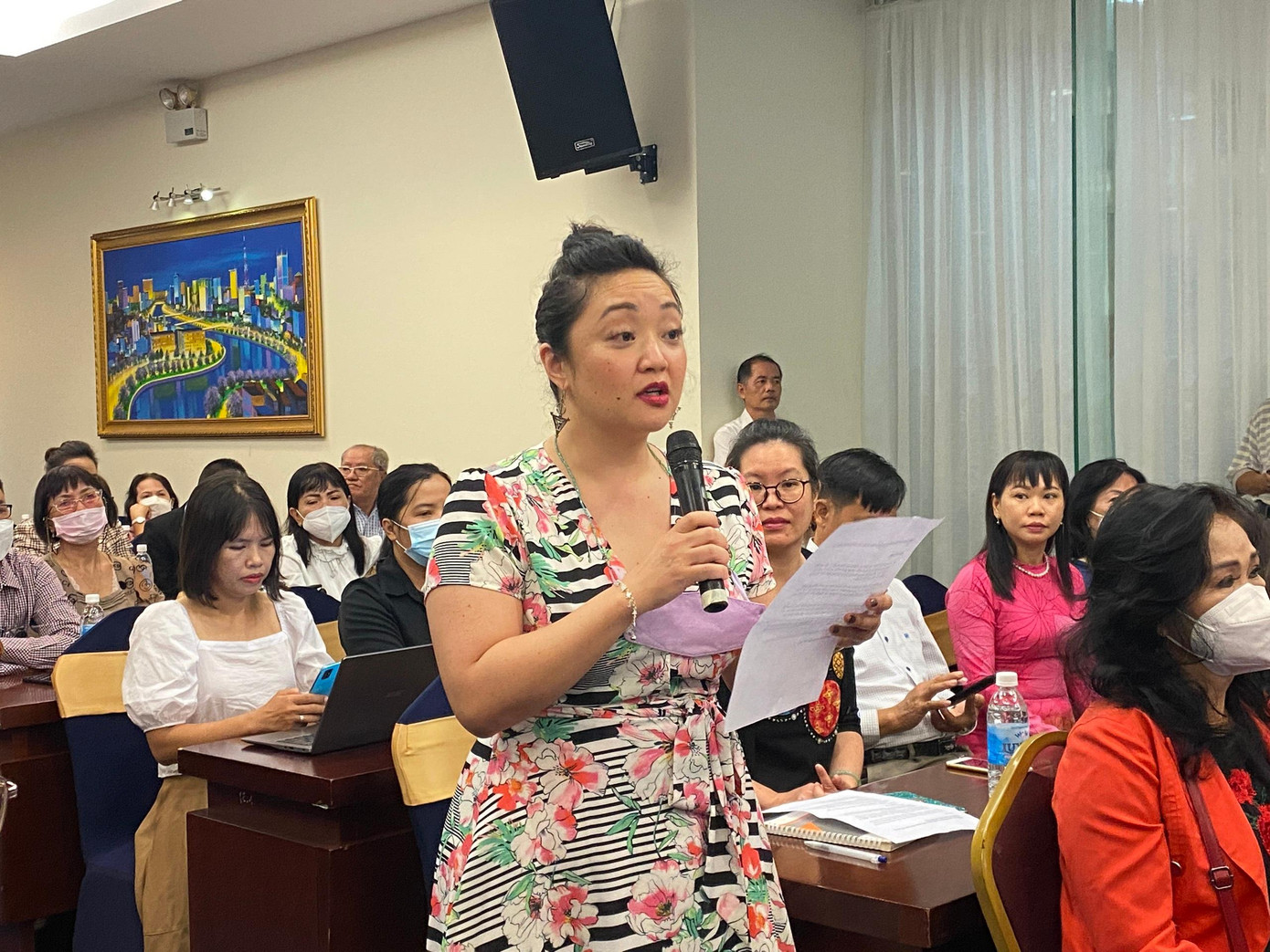 Bà Mimi Vũ nêu ý kiến tại hội nghị Bà Mimi Vũ nêu ý kiến tại hội nghị